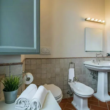 Spacious With Pool Near Lucca Matraia